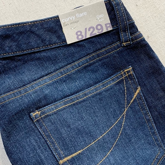 GAP~NWT~Women’s Curvy Flare‎ Dark Vintage Mid Rise Jeans~Sz 8/29R - Picture 10 of 14